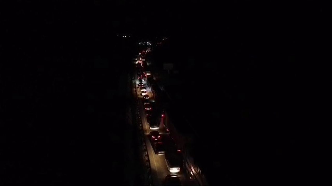 Tanker kazası nedeniyle ulaşıma kapanan Çorum-Ankara karayolu trafiğe açıldı