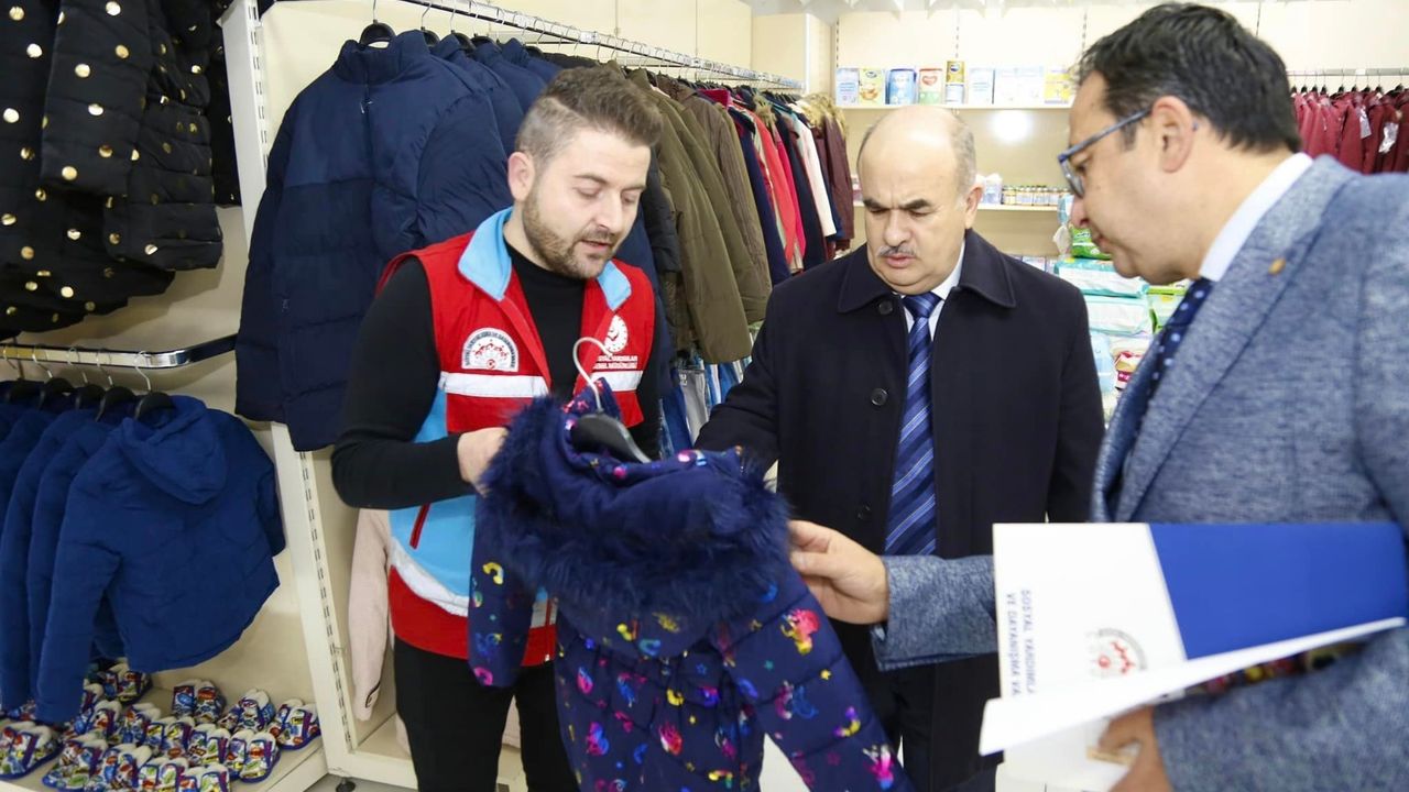 Yoksul vatandaşlar için giyim marketi
