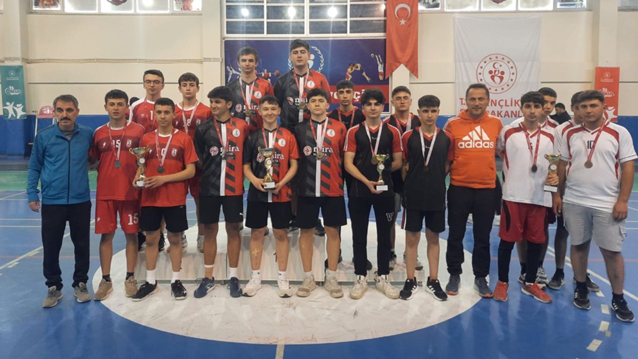 Osmancık’ın gençleri badmintonda şampiyon