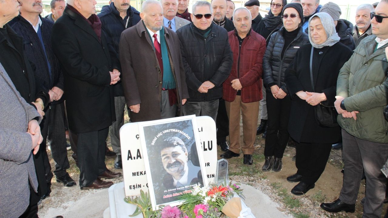 Efsane siyasetçi Adnan Türkoğlu  mezarı başında anıldı