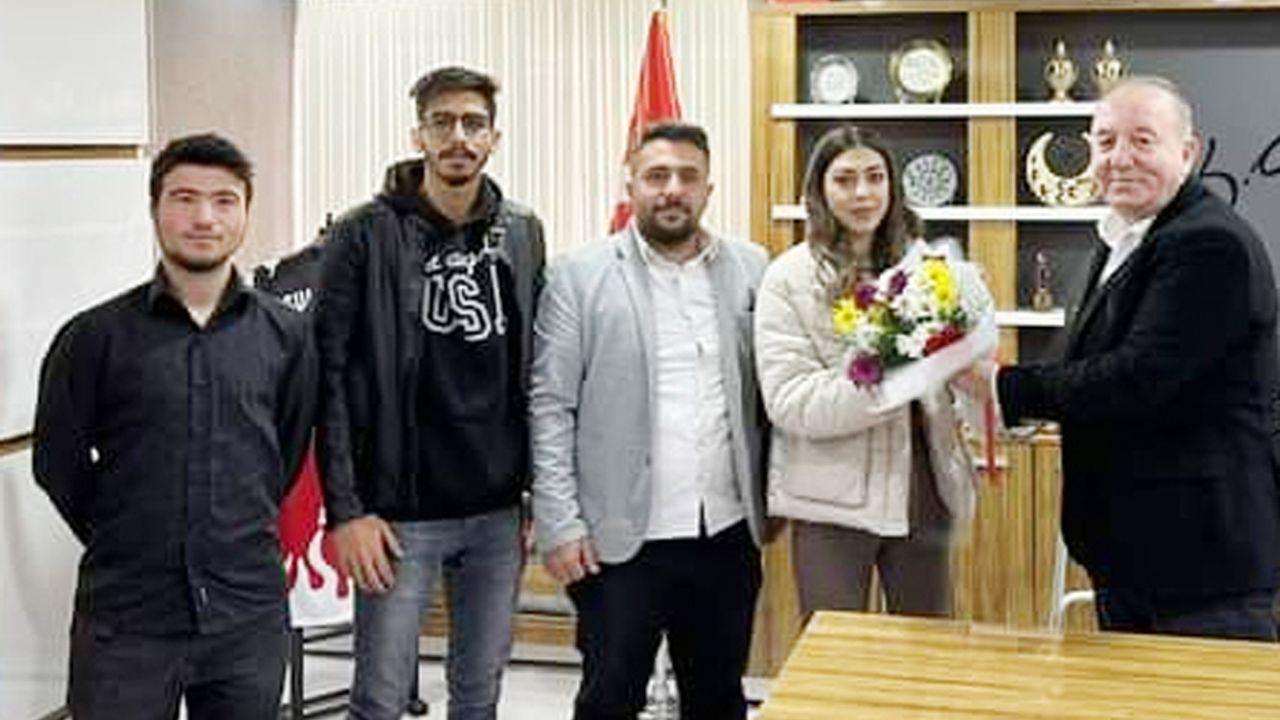Buharaspor'dan Başkan Şahiner'e çiçekli ziyaret