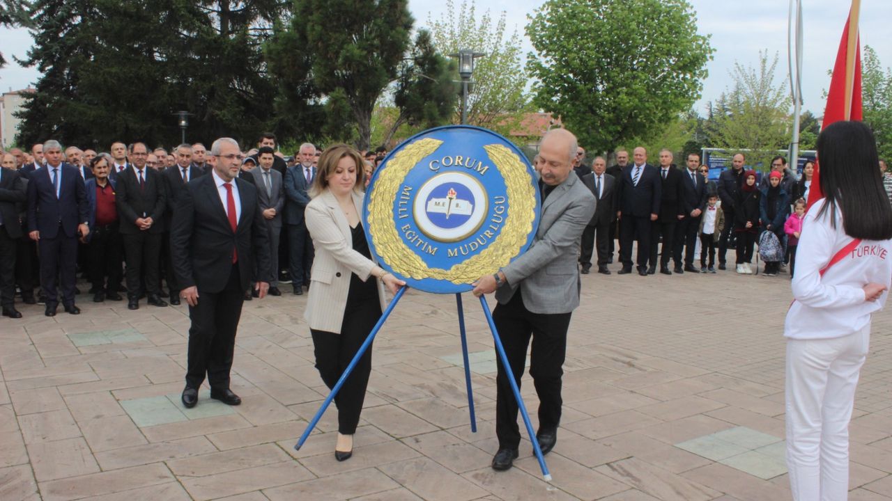 Atatürk Anıtı’na  23 Nisan çelengi