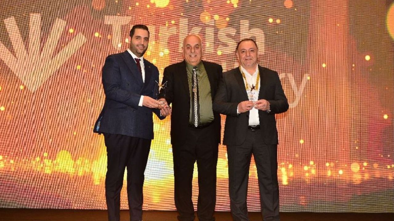 İhracat liderliği ödülünü Ahmet Emin Ahlatcı aldı