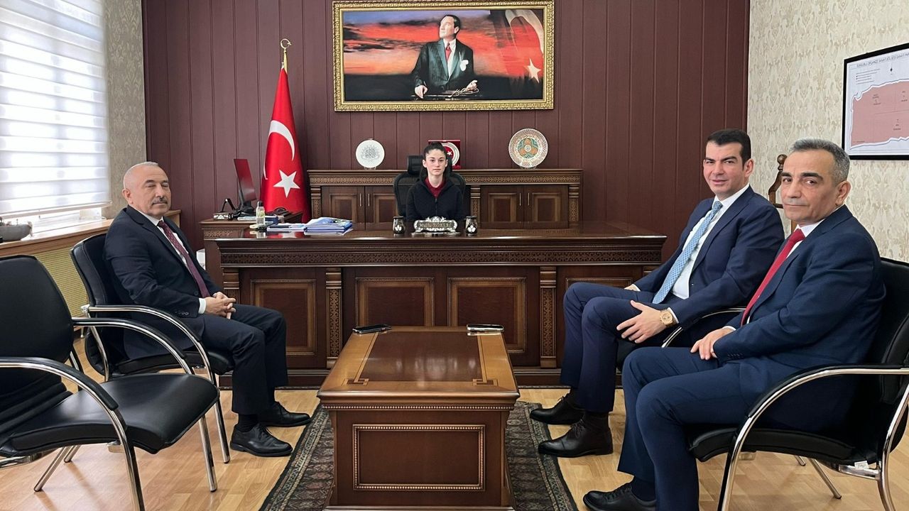 Kaymakam Köksal koltuğuna  Mihriban Akdemir’e devretti