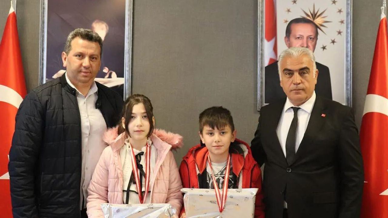 Kitap kurtlarına ödül