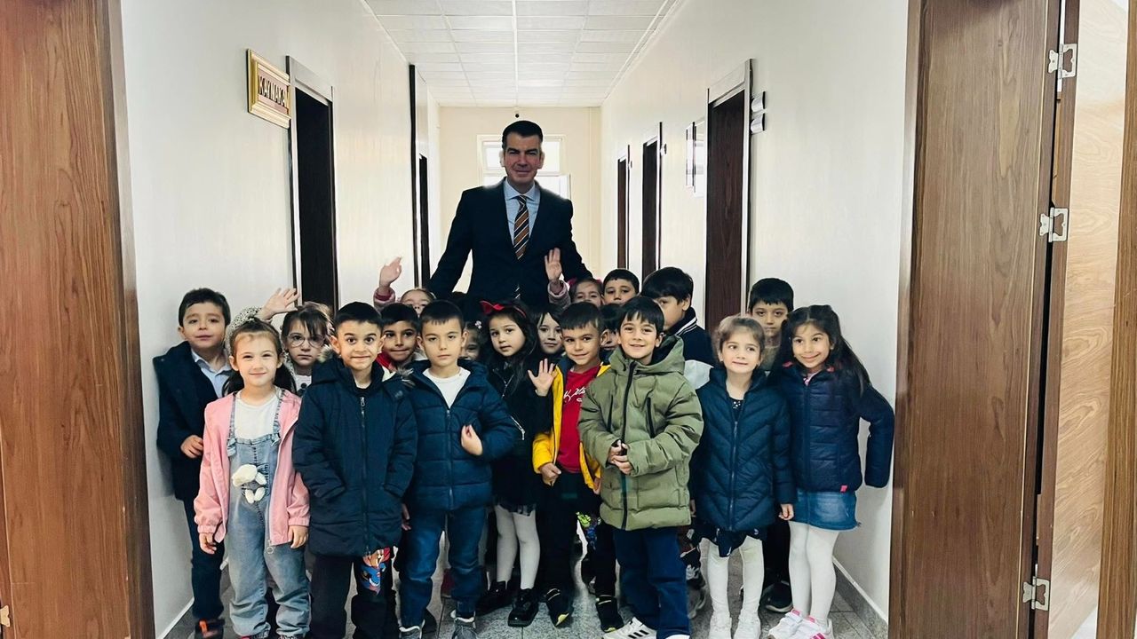 Kaymakam Mutlu Köksal  miniklere mesleğini anlattı