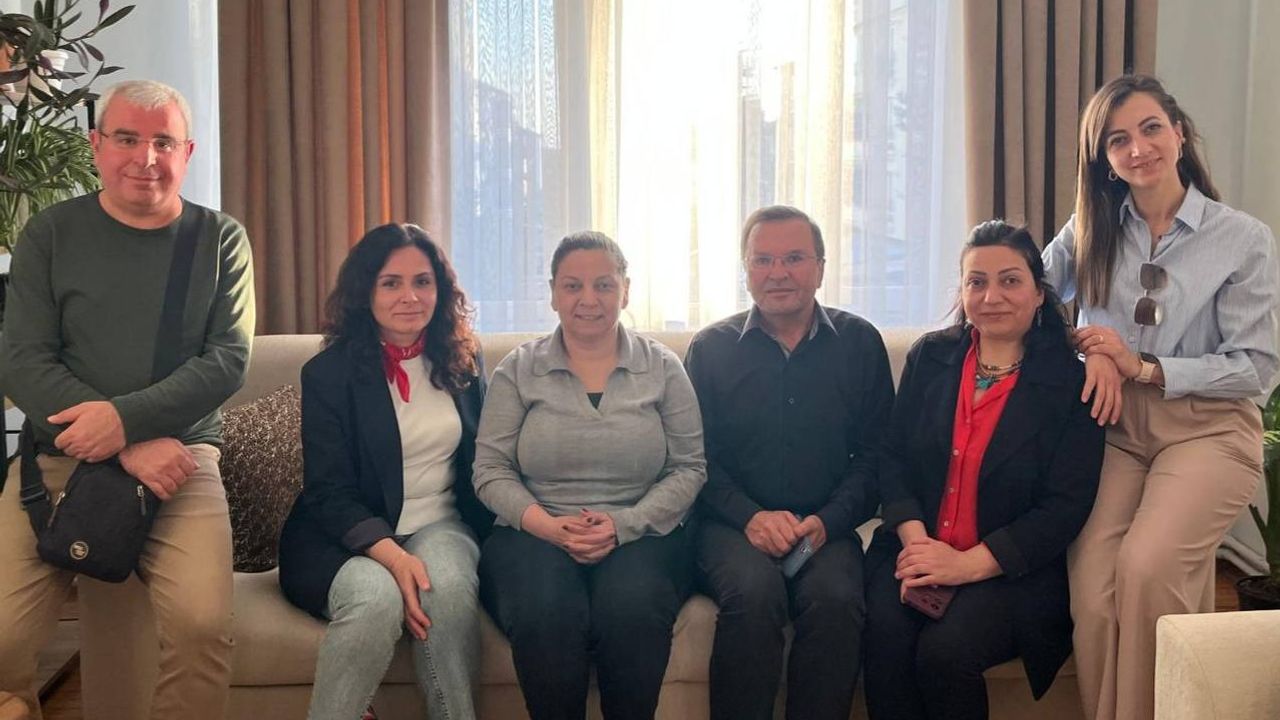 Eğitim-Sen'den Evrim  Gülez’e destek ziyareti