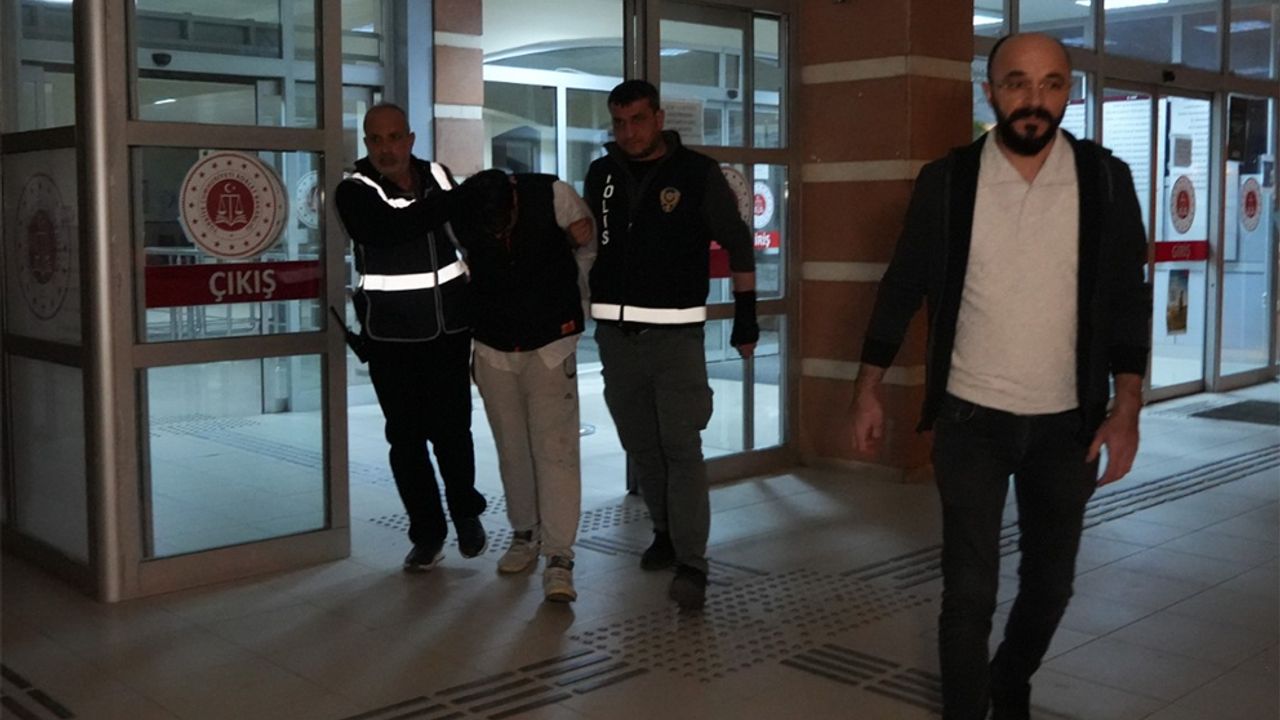 10 gün öldürdüğü eşinin  cesediyle aynı evde yaşadı