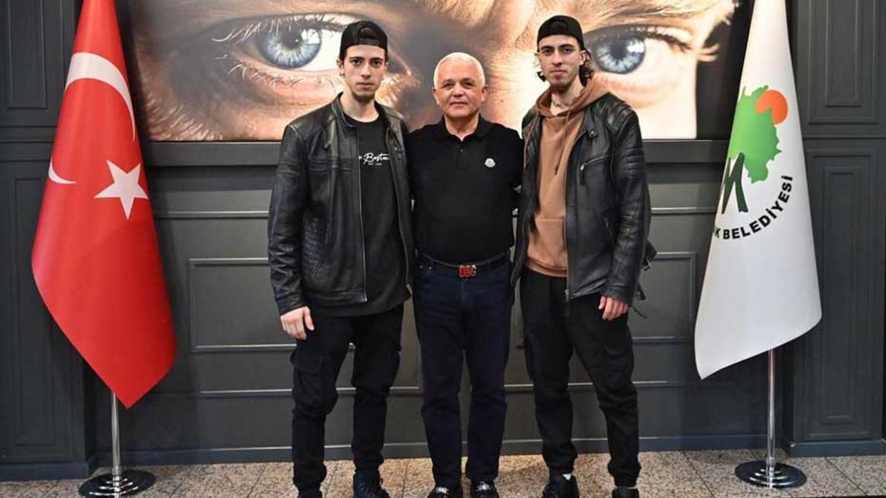 Alacalı ikizler, O Ses Türkiye yarışmasında yarı finalist oldu
