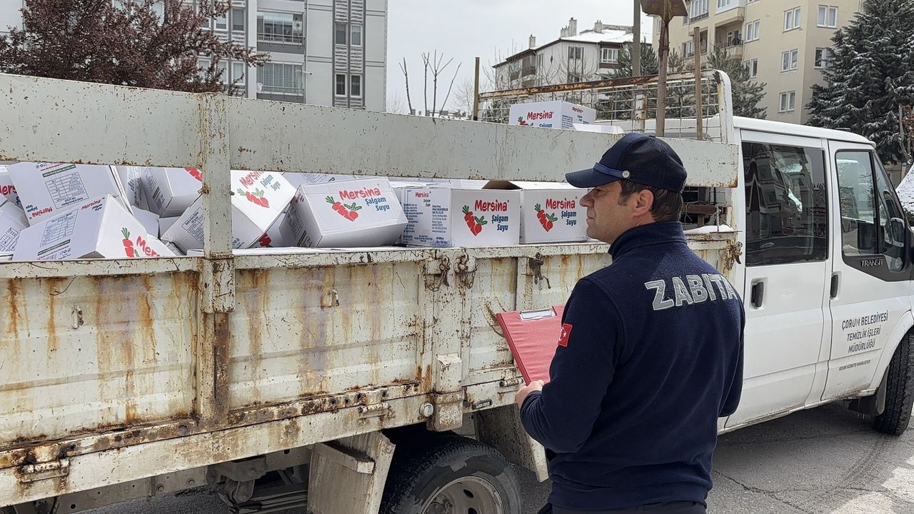 Çorum'da tarihi geçmiş 4 bin 200 şişe şalgam imha edildi