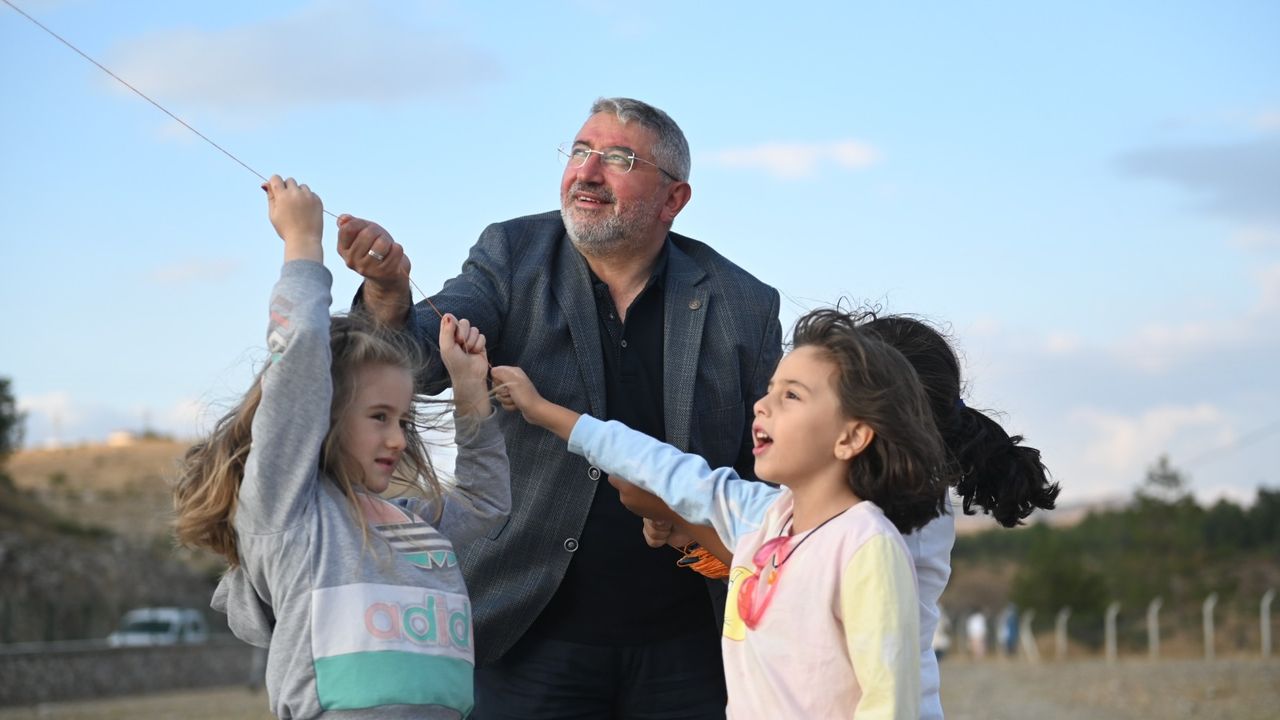 Başkan Aşgın’dan 23 Nisan mesajı