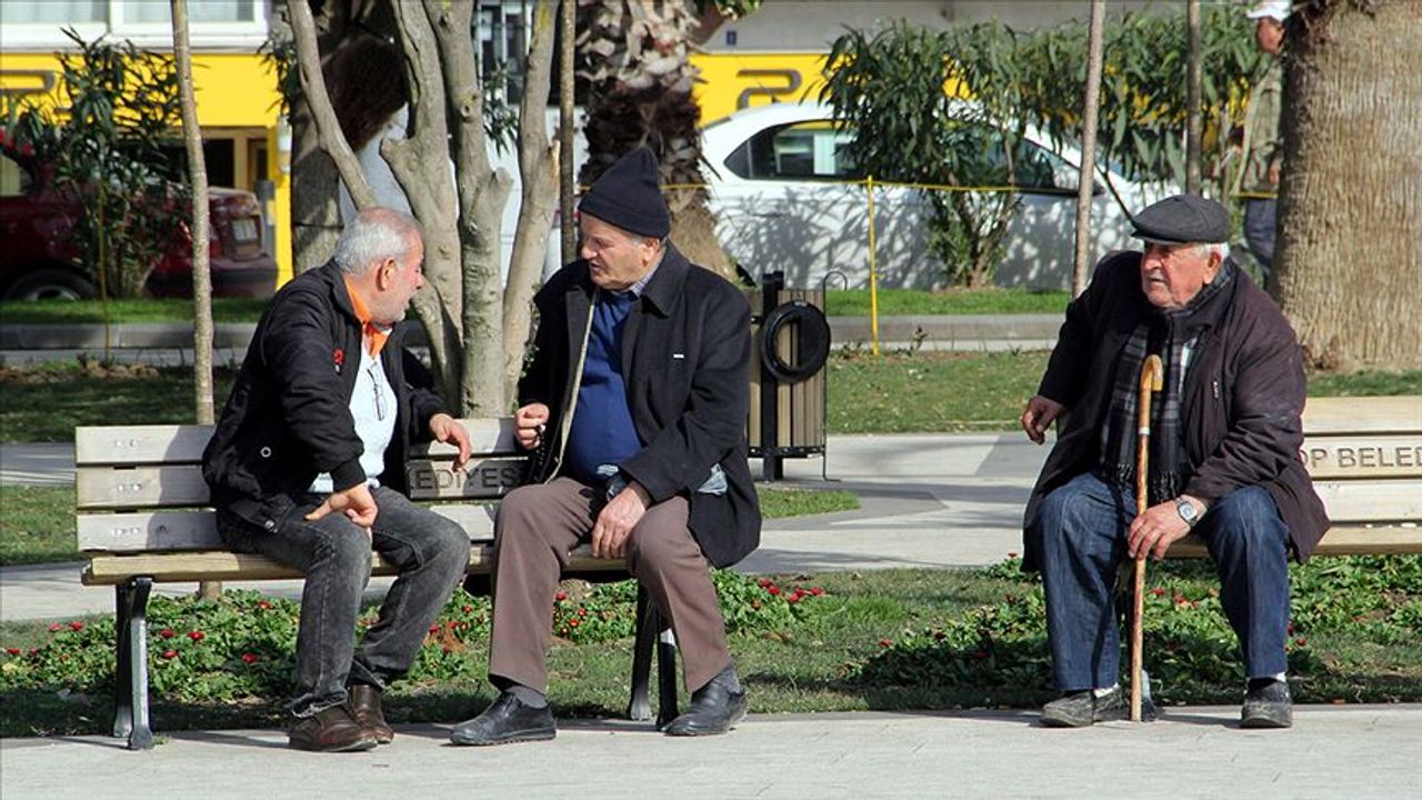 Yaşlı nüfus oranı hızla artıyor! 55 yıl sonra her 3 kişiden 1'i 65 yaş üstü olacak