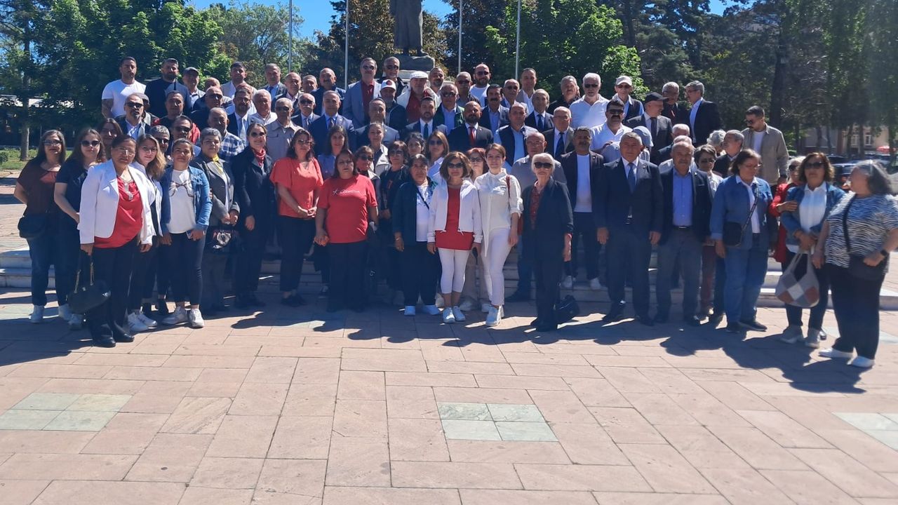 CHP’den Anıta çelenk