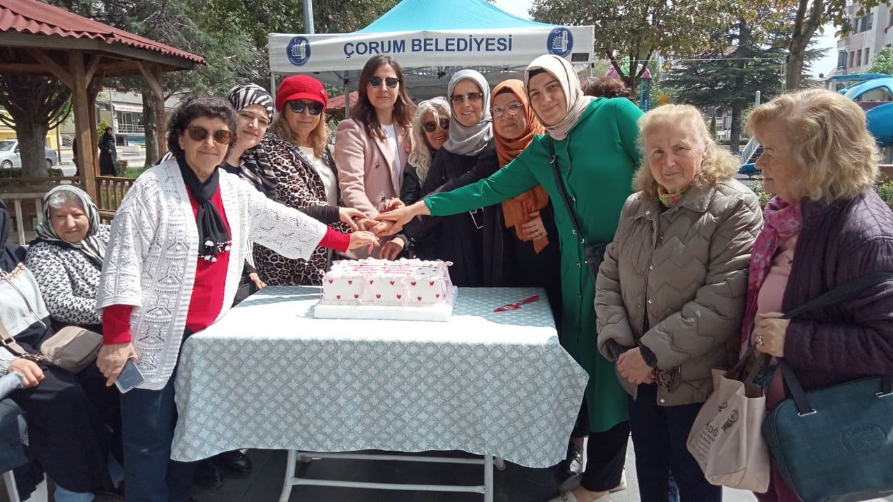 Kadın muhtardan parkta annelere özel program