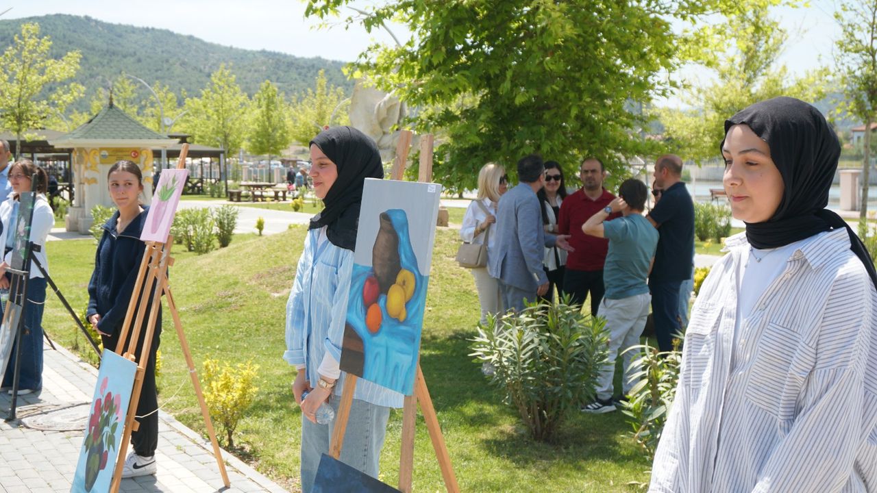 Osmancık'ta yıl sonu görsel  sanatlar sergisi açıldı