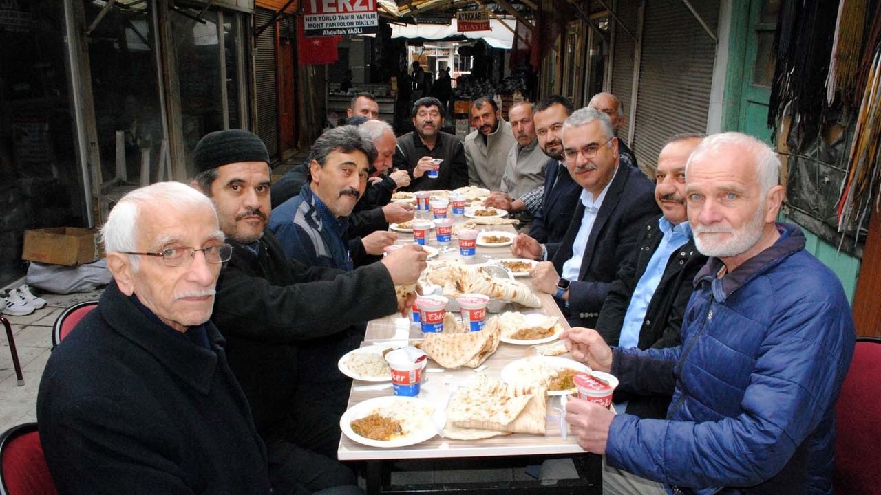 Esnaf sofrasında  “bereket” duası