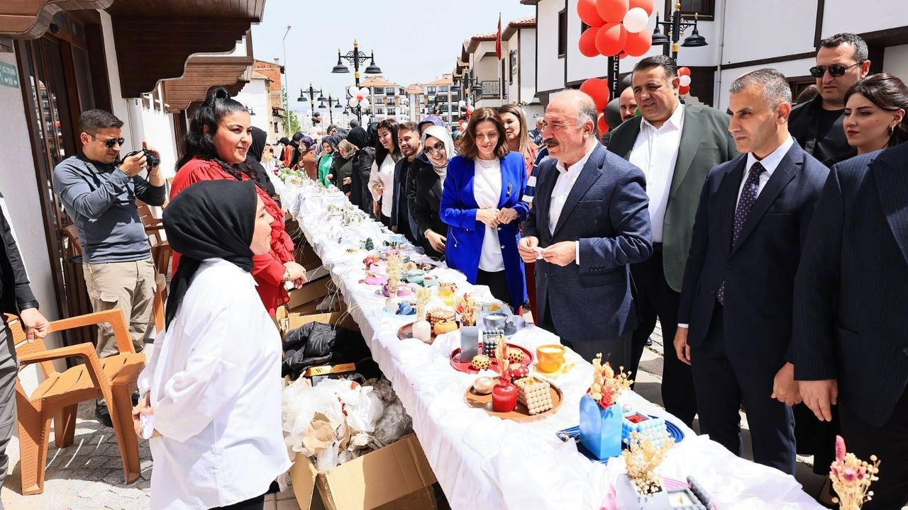 Kadınların el emeği göz  nuru ürünleri sergilendi