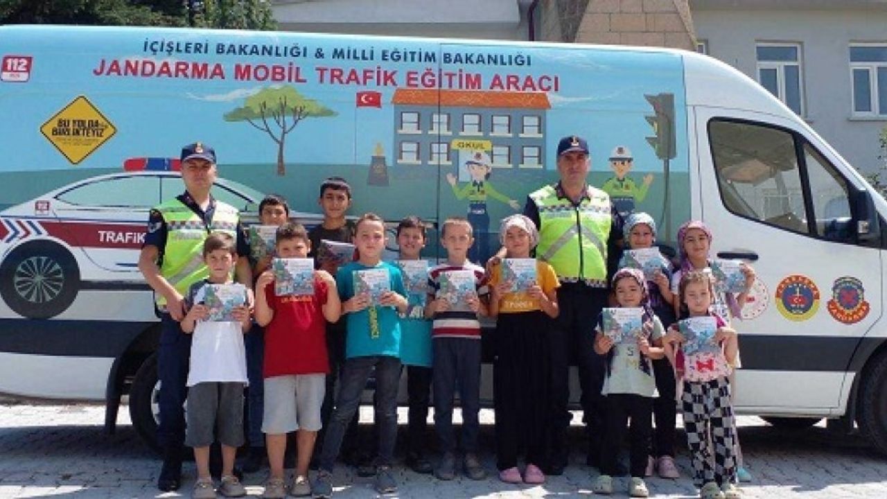 Kargı'da Jandarma timi  öğrencilerine eğitim verdi