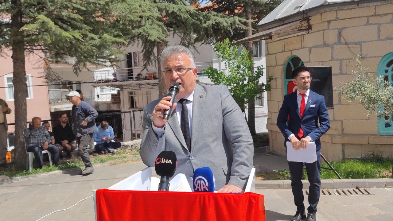 Çorum'da imece usulü pişirilen 12  kazan aşure vatandaşlara dağıtıldı