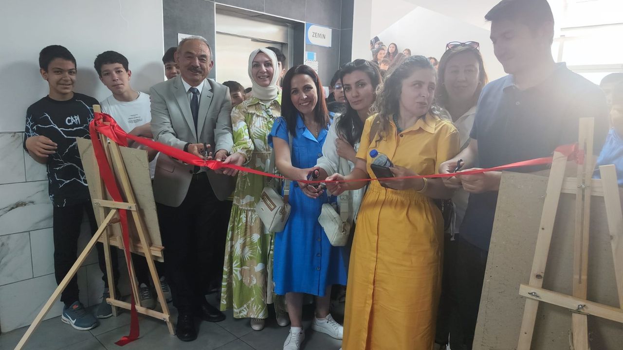 Hacı Bektaş Veli Ortaokulu  sergisi yine büyük alkış aldı