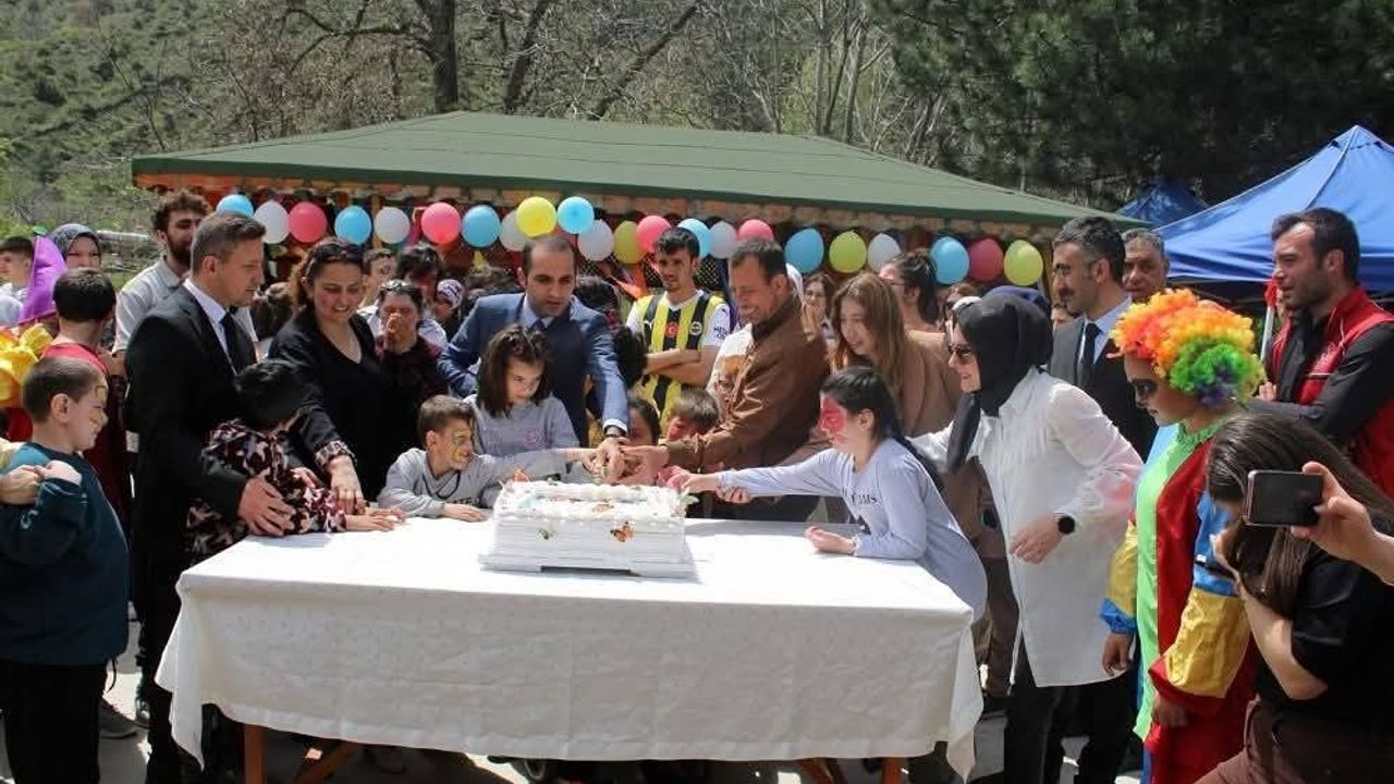 Özel bireyler kendileri çin düzenlenen şenlikte doyasıya eğlendi