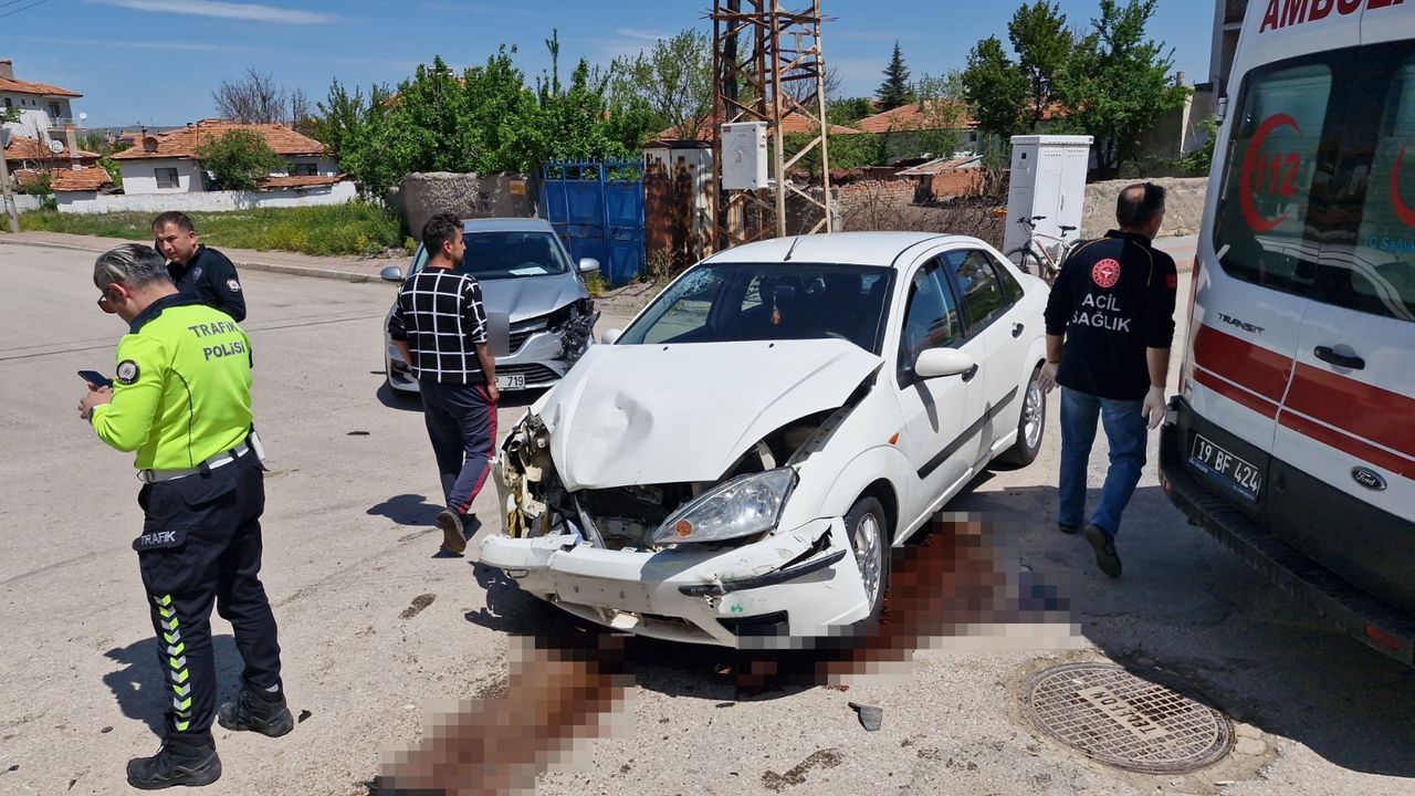 İki otomobil çarpıştı: 8 yaralı