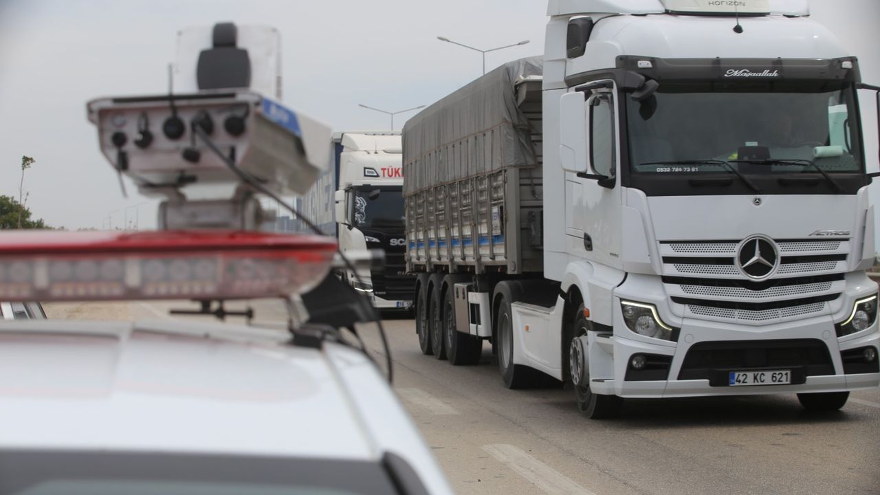 Bu radar aynı anda  4 araca ceza yazıyor