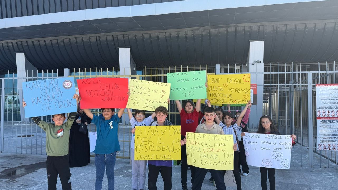 Öğrenciler "Annemle İlk Maçım Projesi" ile stadyumda maç izledi