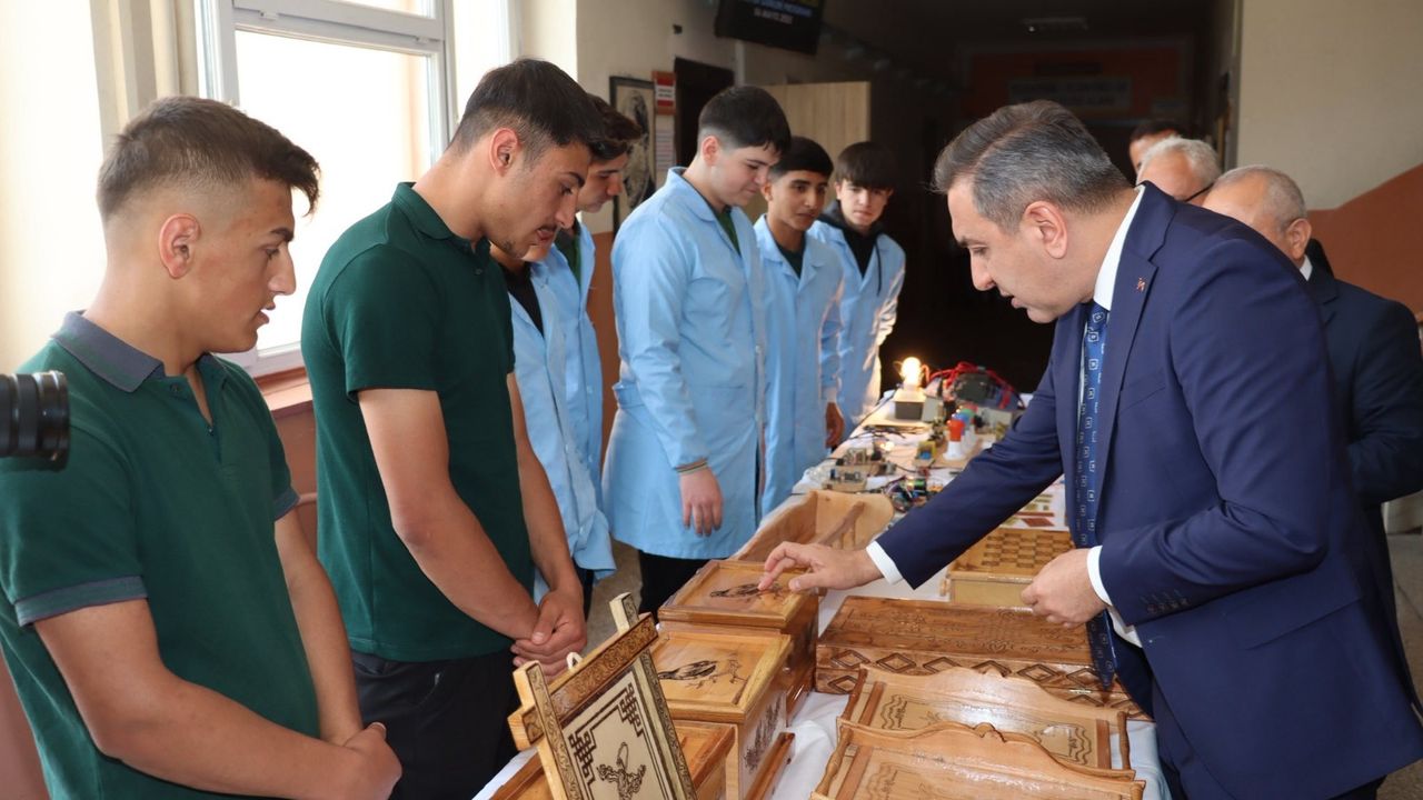 Başkan Muhsin Dere Kariyer Günü’ne katıldı