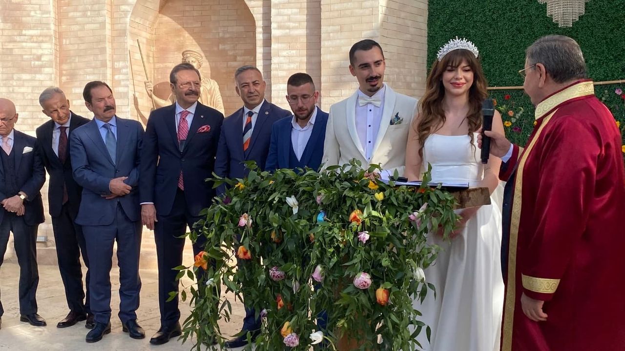 Mina Büke ile Arda Boran  çiftinin düğünü 24 Mayıs’ta