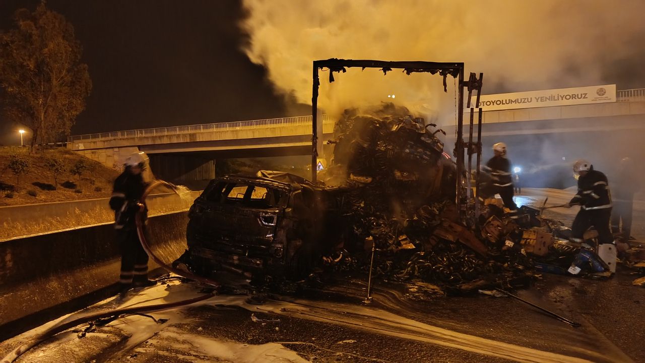 TIR’a çarpan cip yanarak kül oldu