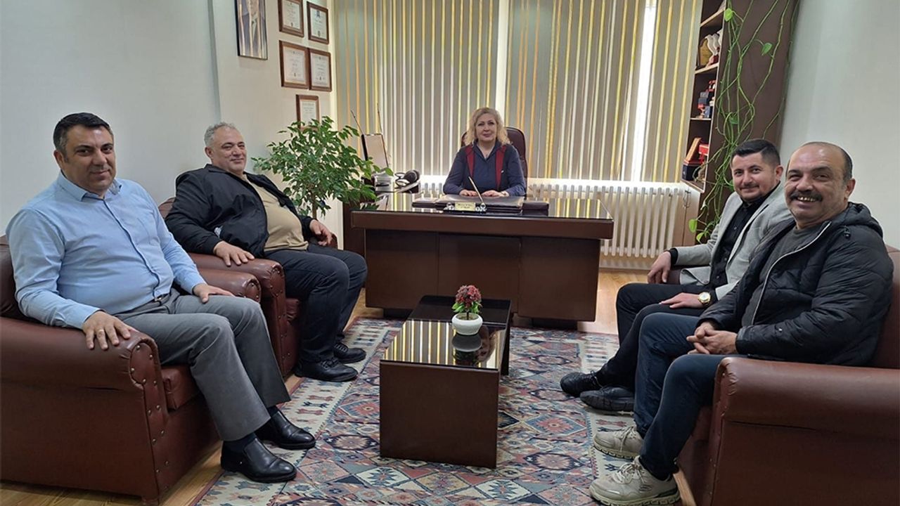 Komedyen Ayhan Taş  Dünyanın Merkezi’nde
