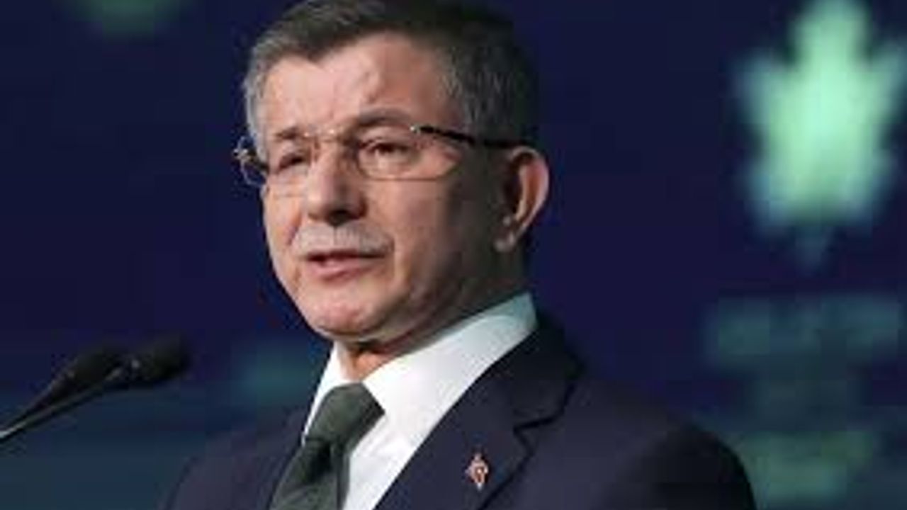 Ahmet Davutoğlu geliyor