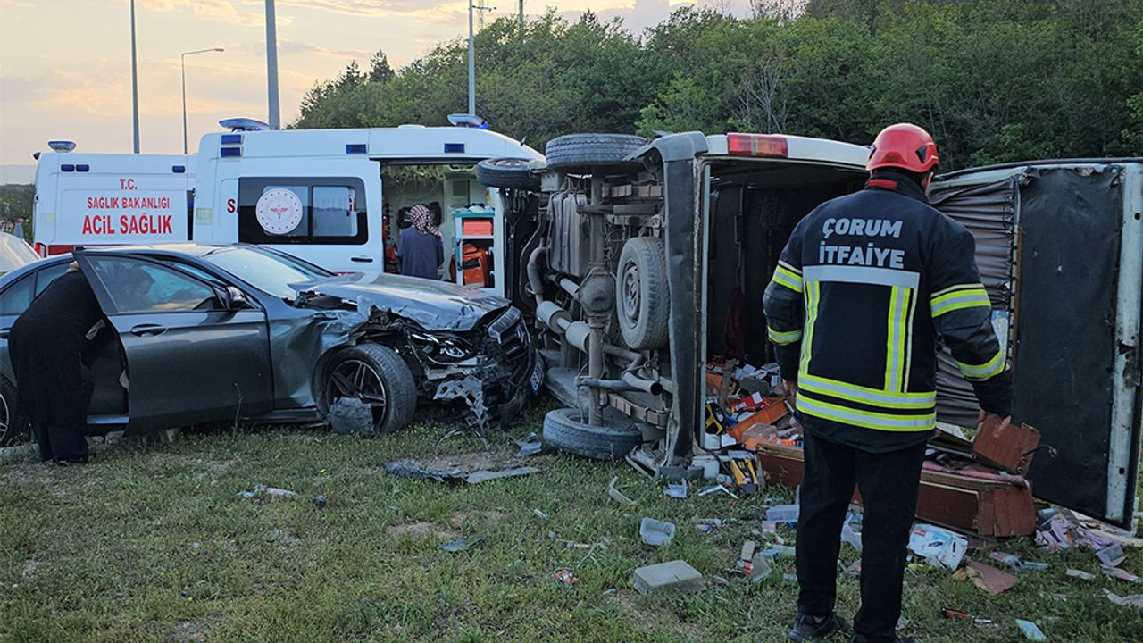 Otomobil ile minibüs çarpıştı: 4 yaralı