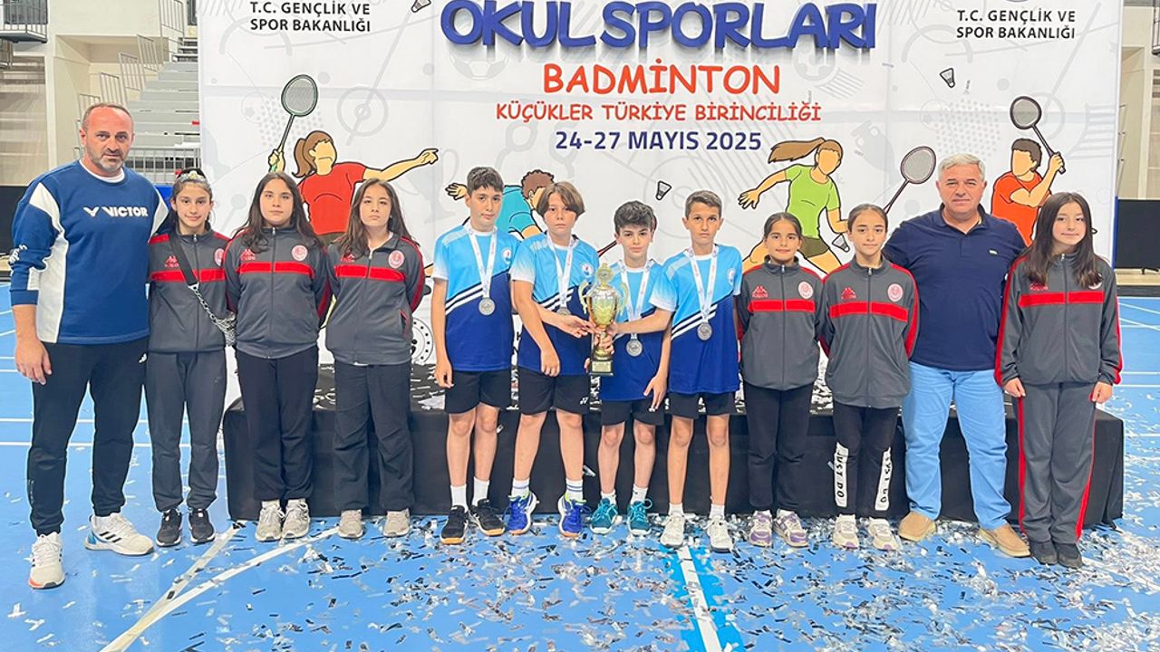 Badmintoncular Türkiye ikincisi