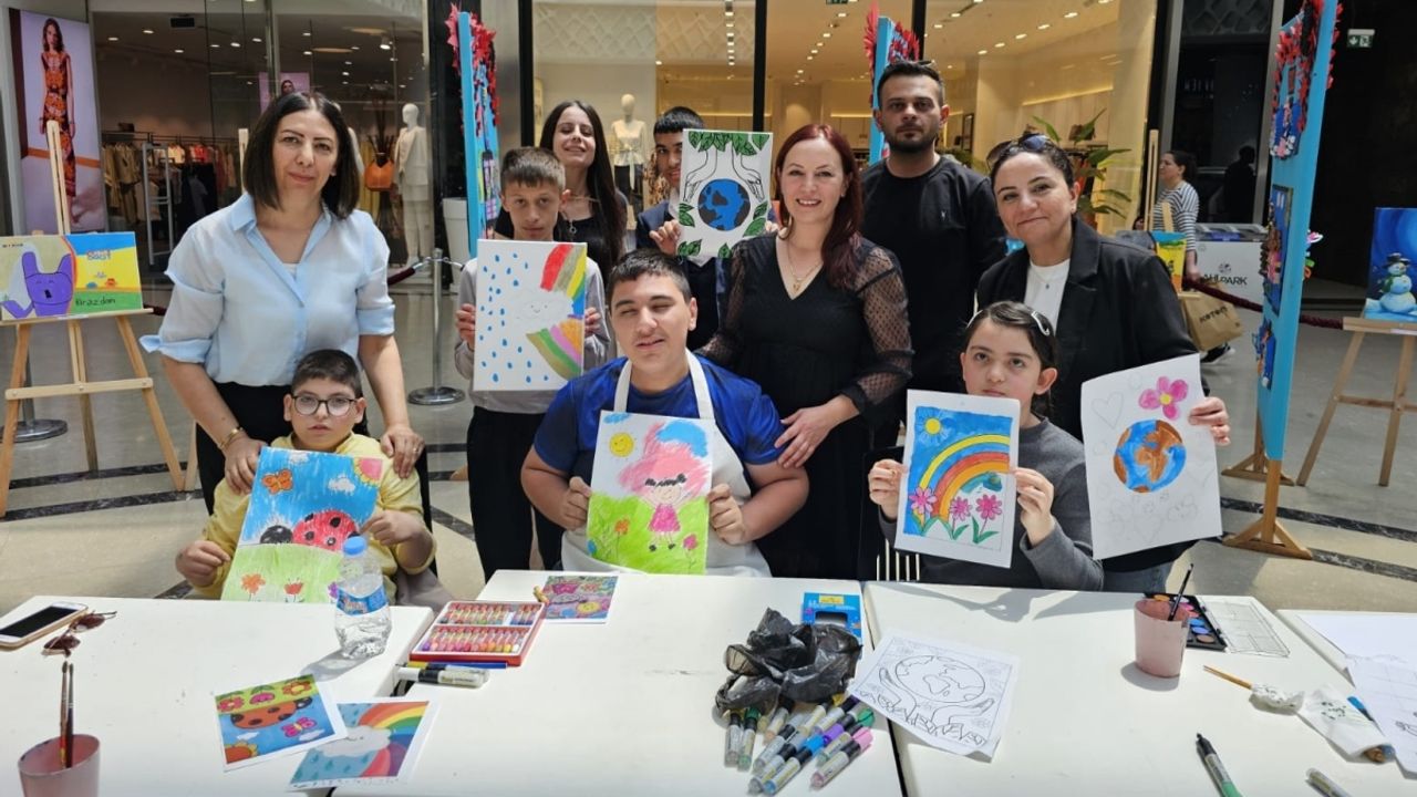 Çorum’da özel çocuklardan "Sevgi Dolu Fırça İzleri" Resim Sergisi