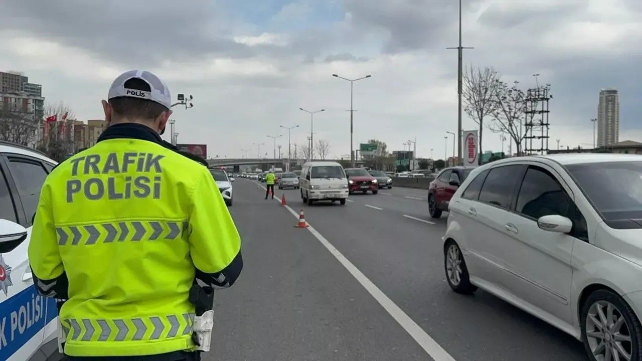 Trafikte yeni düzenleme! Bunu yapan sürücüye hapis cezası geliyor!