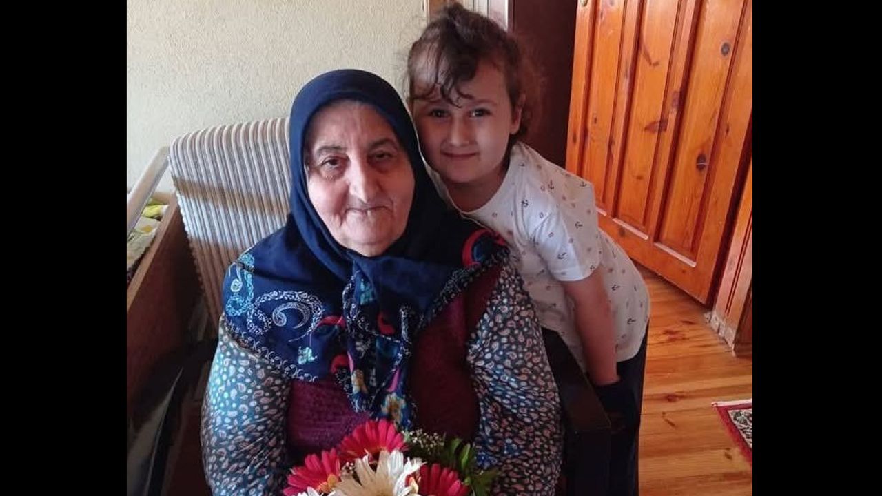 Muhtar Fehmi Çetin Anneler  Günü’nde annesini kaybetti