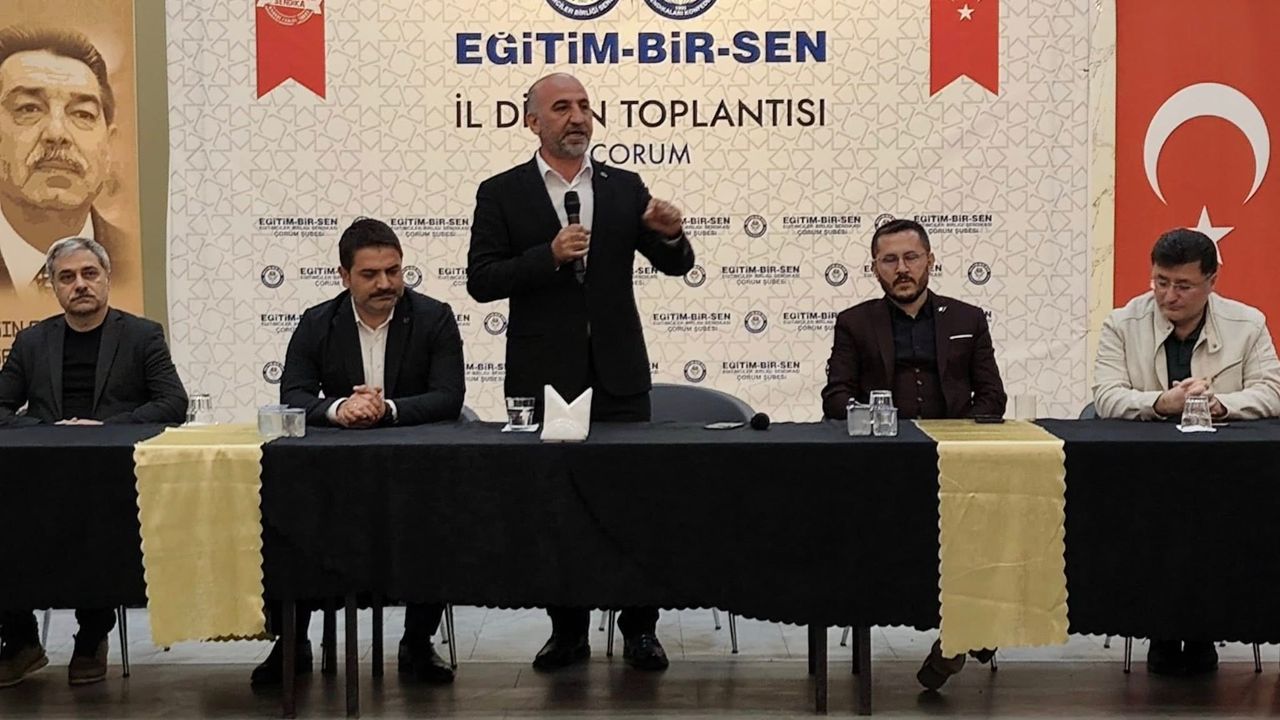 Eğitim-Bir-Sen Genel Başkan Yardımcısı Çorum'da konuştu: "İnsanca bir yaşam istiyoruz”