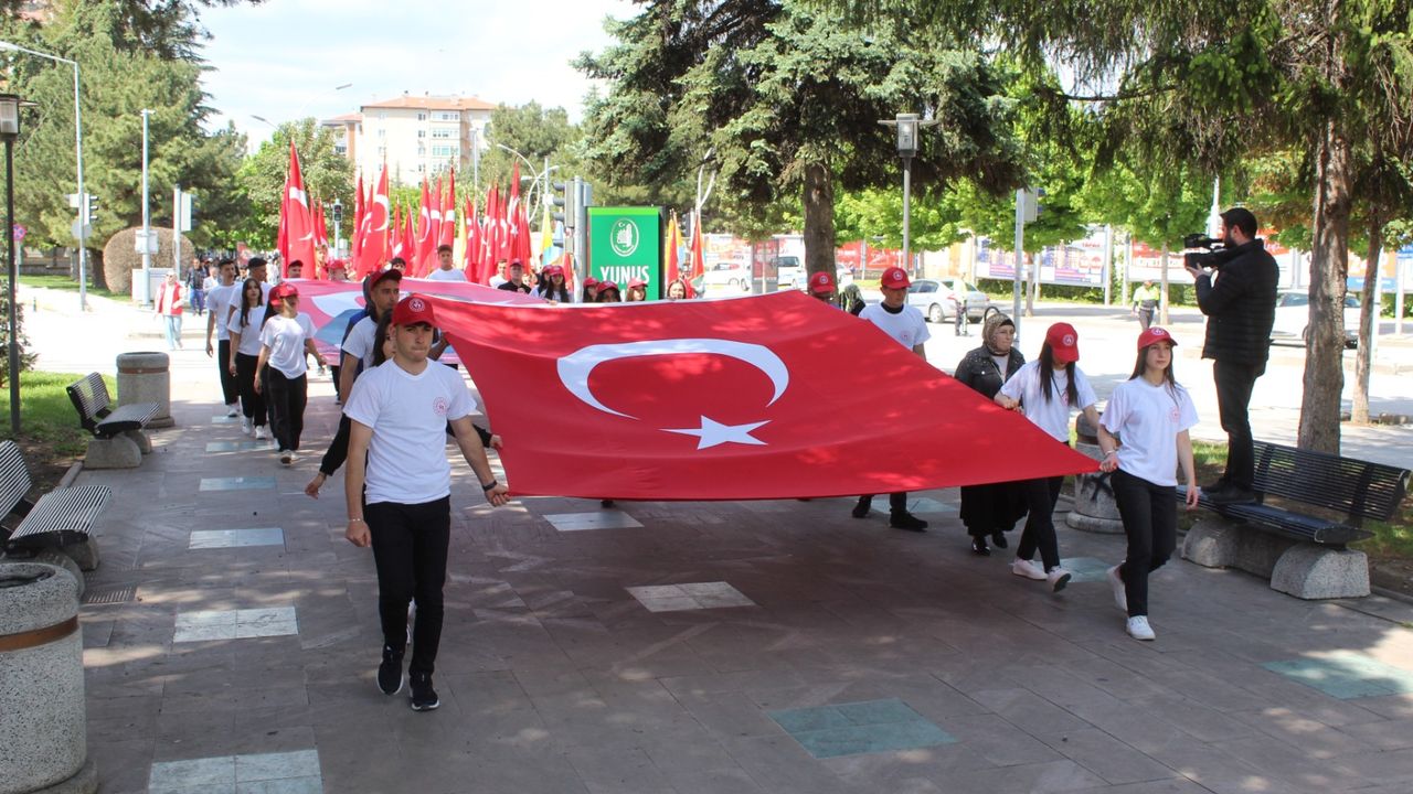 Çorum'da vatandaşlar Ata'ya yürüdü