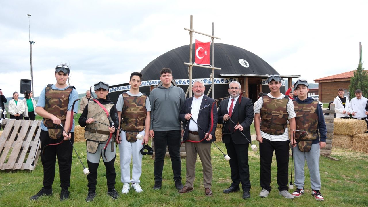 Türkiye’de bir ilk! Çorum'da “Liselerarası Ok Savaşları” düzenlendi