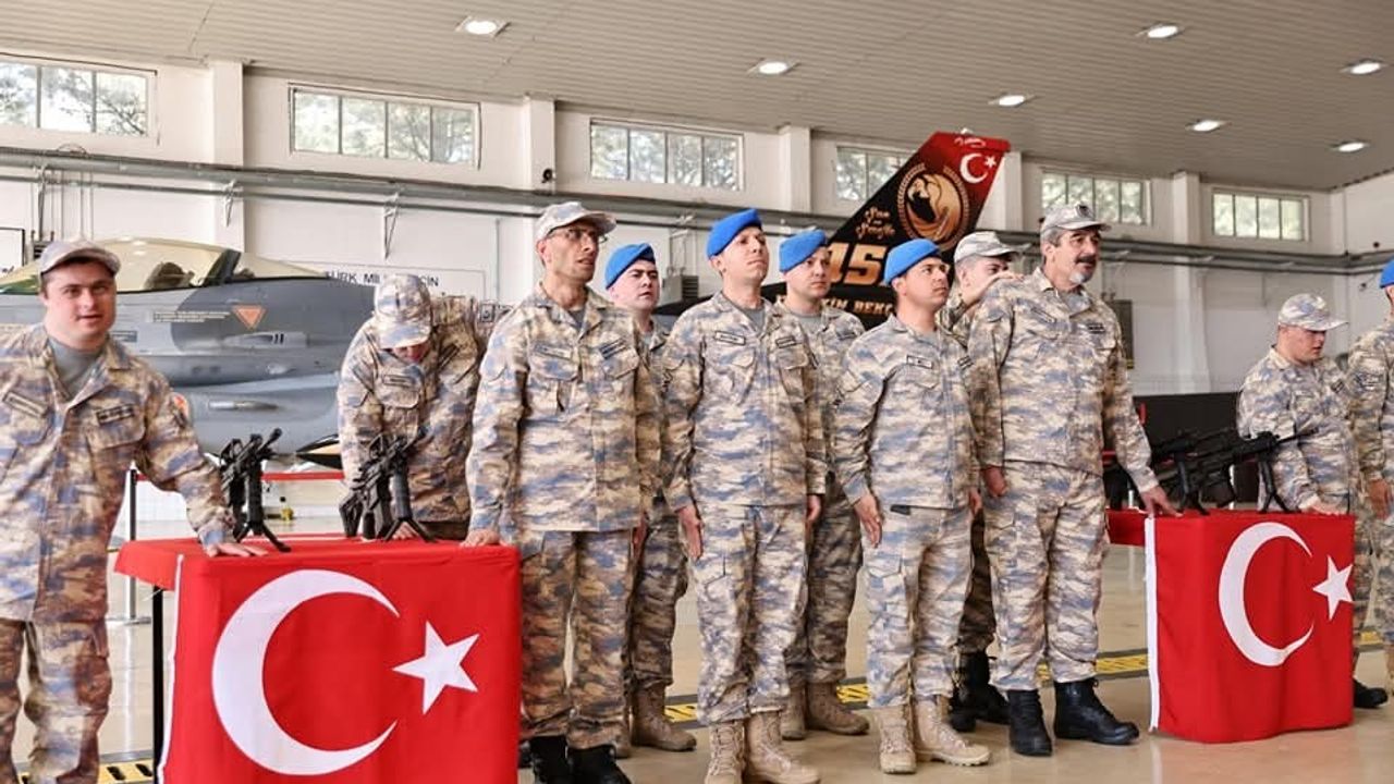Engelliler bir günlük temsili askerlik yaptı