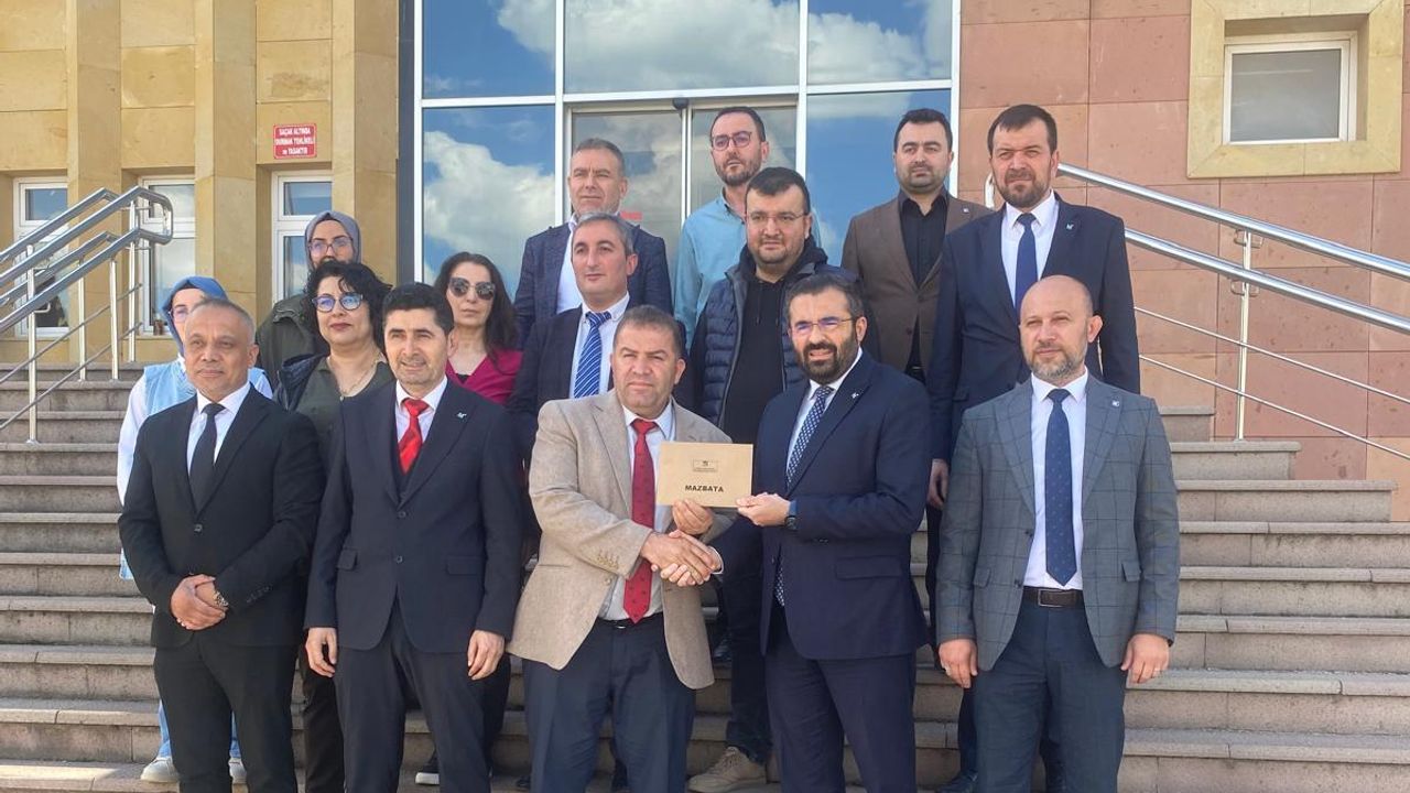 SMMMO yönetimi mazbata aldı