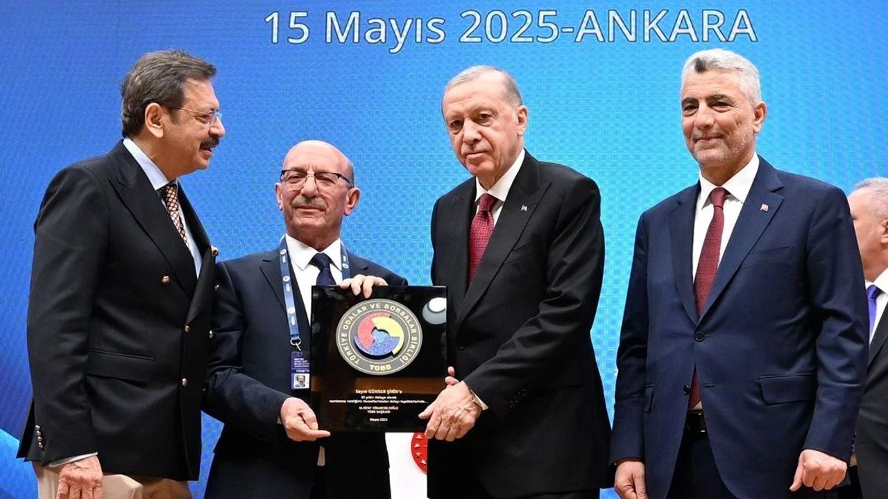Erdoğan’dan Çorumlu sanayiciye 30. Yıl Hizmet Şeref Belgesi