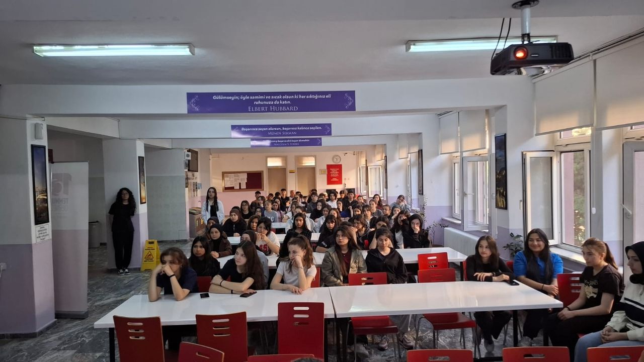 Öğrencilere “Vatan Millet Aşkına” konferansı verildi