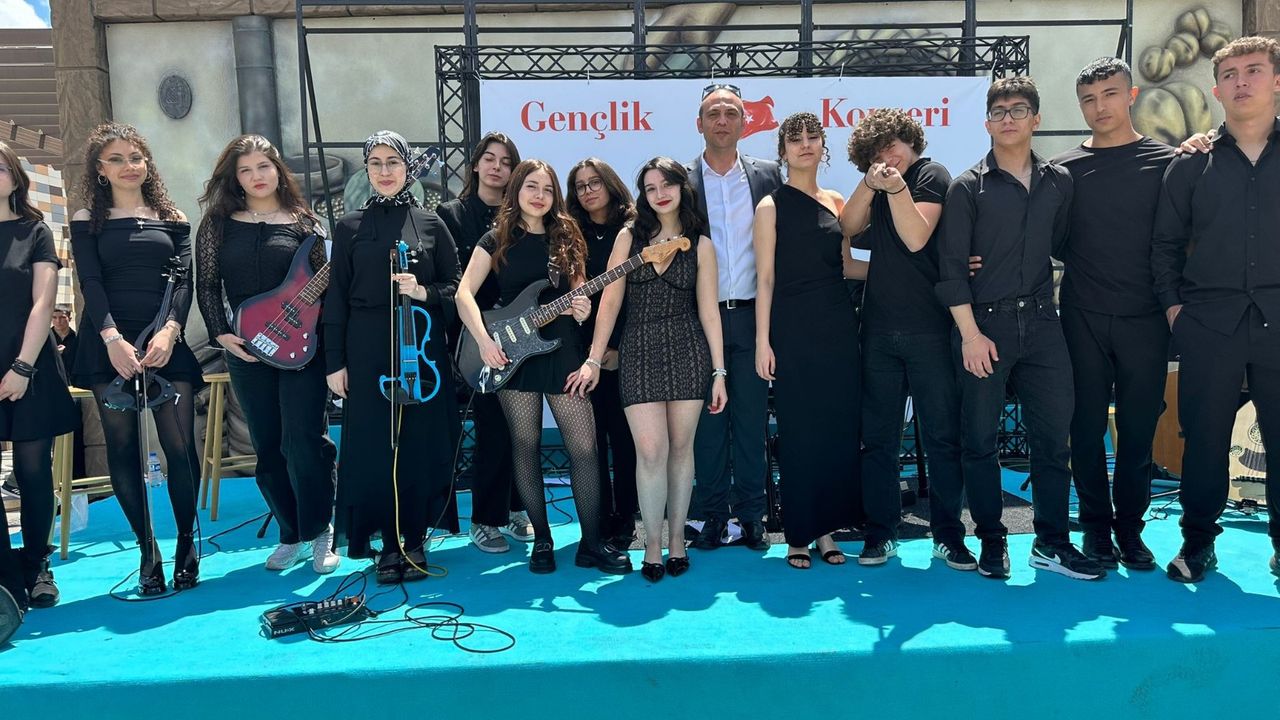 Öğrencilerden gençlik konseri