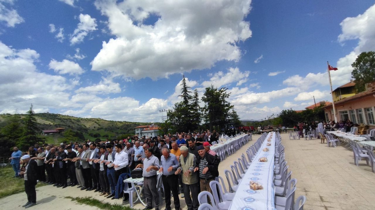 Çorum'da köylüler, yağmur duasına çıktı