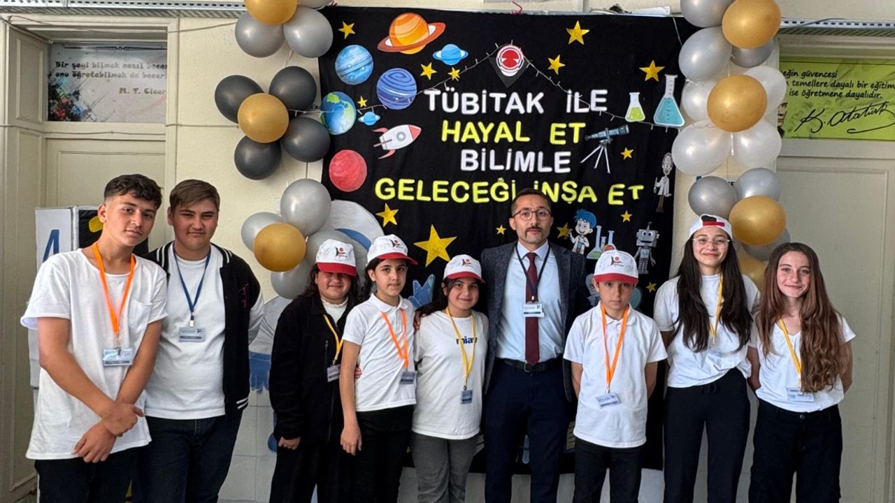 Köy okulunda bilim fuarı