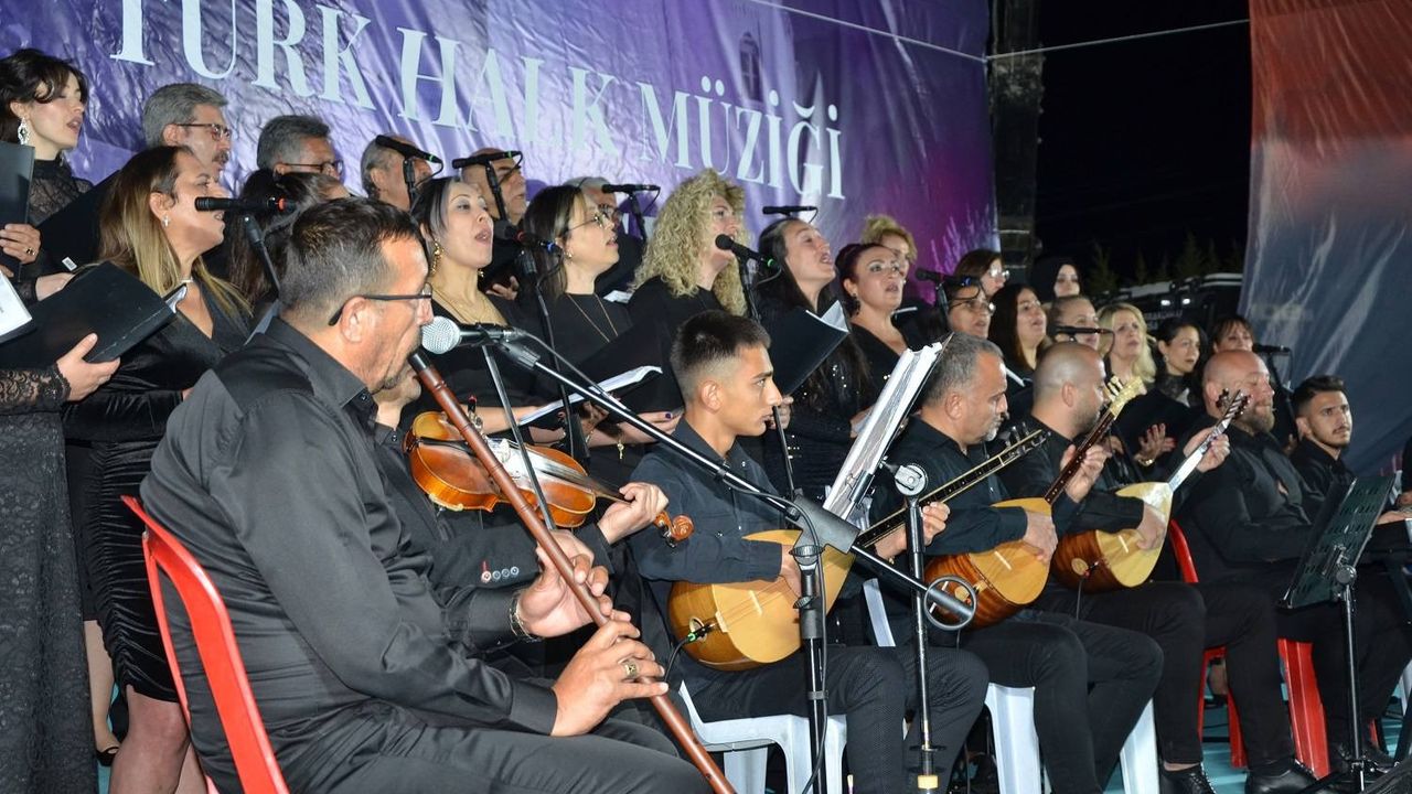 Türkülerle gönül köprüsü kurdular