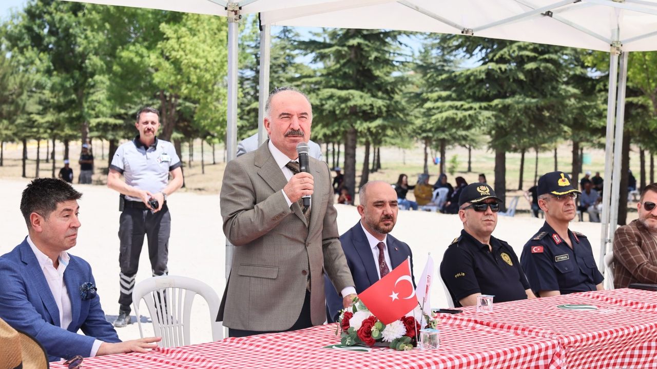 Vali Çalgan, çiftçi  şenliğine katıldı
